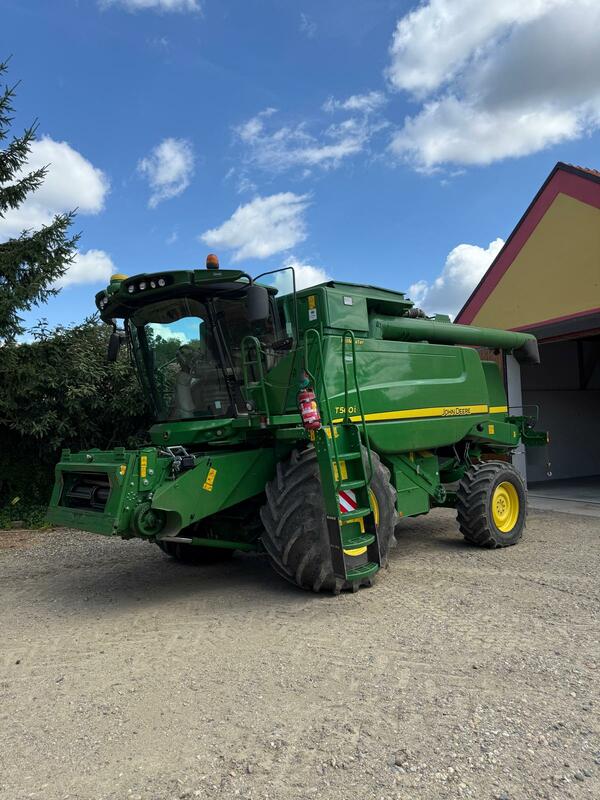 Sklízecí mlátička John Deere T560i