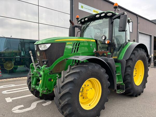 Kolový traktor John Deere 6195R