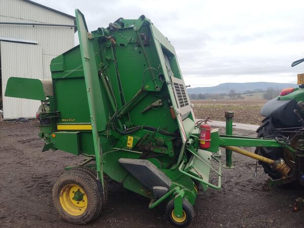 Lis na kulaté balíky John Deere 592