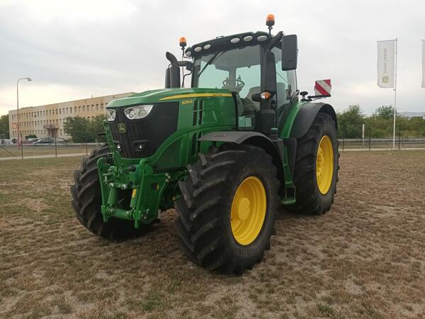 Kolový traktor John Deere 6250R CommandPRO