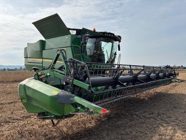 Sklizecí mlátička John Deere S680i HillMaster