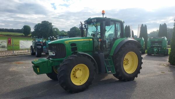 Kolový traktor John Deere 6930 Premium