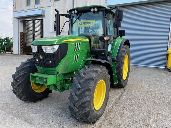 Kolový traktor John Deere 6120M