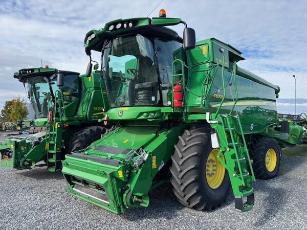 Sklízecí mlátička John Deere T670i + lišta 725X (FOJ20220030)
