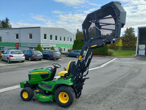 Zahradní traktor John Deere X950R