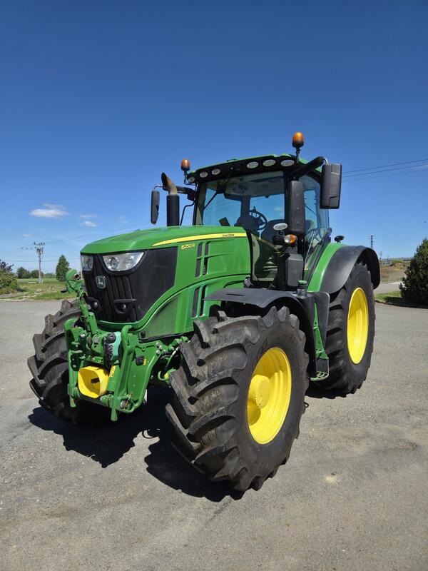 Kolový traktor John Deere 6250R