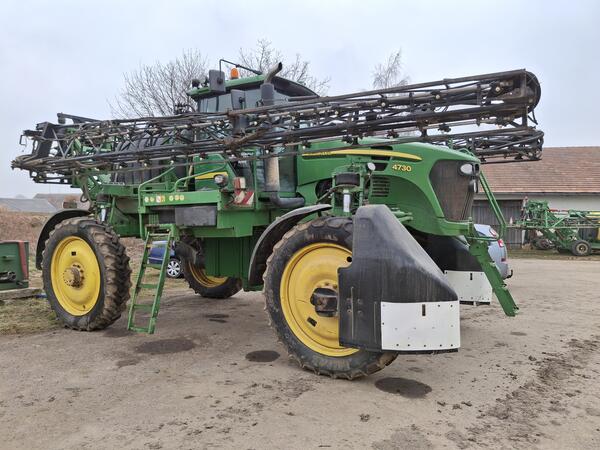Samochodný postřikovač John Deere 4730