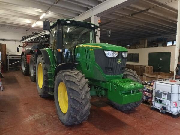 Kolový traktor John Deere 6170R
