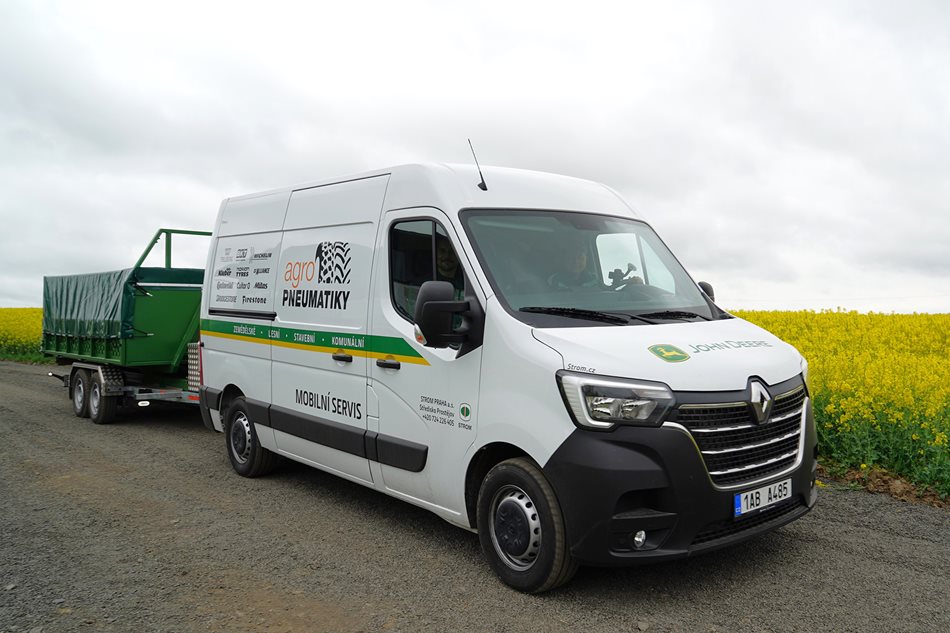 Mobilní pneuservis sestává ze soupravy užitkového vozu a kontejnerového přívěsu, který převáží elektrohydraulickou zouvačku a další vybavení
