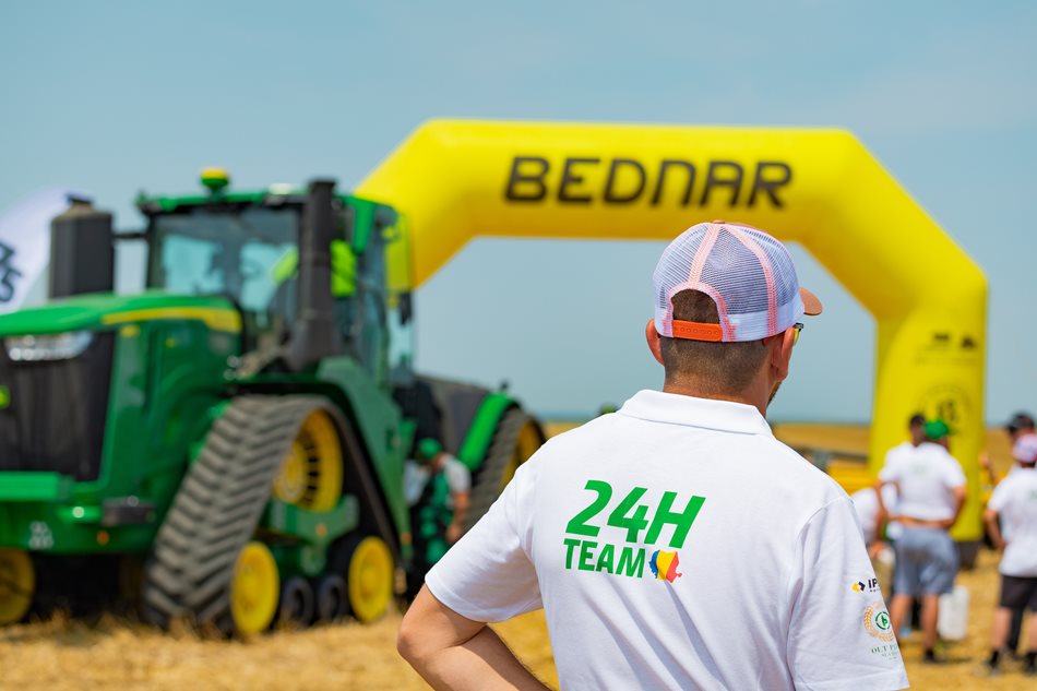 Akci s názvem „24 HOURS RECORD“ uskutečnila společnost BEDNAR ve spolupráci s rumunským zástupcem techniky BEDNAR a JOHN DEERE, společností IPSO Agricultură