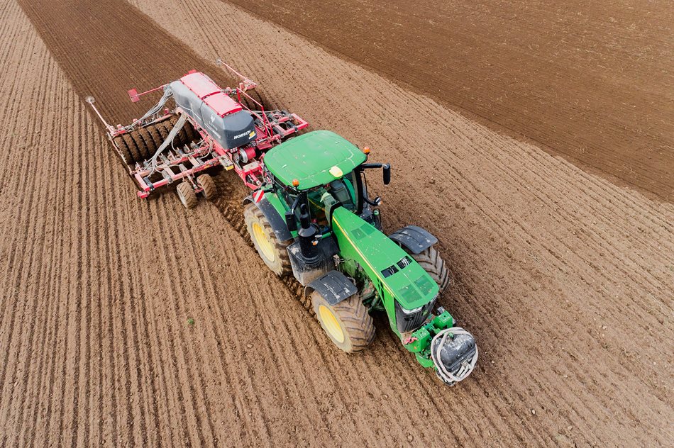 John-Deere-8400R-Zevyp-DJI_0272.jpg