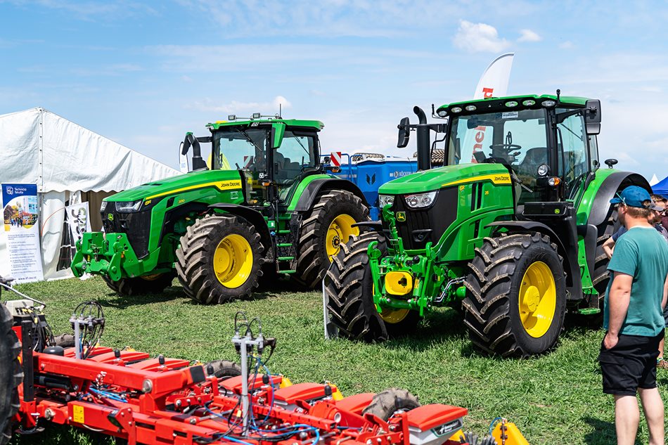 Nechyběly traktory John Deere a průřez portfoliem zastupovaných značek Bednar, Pronar, Kramer a Kuhn.