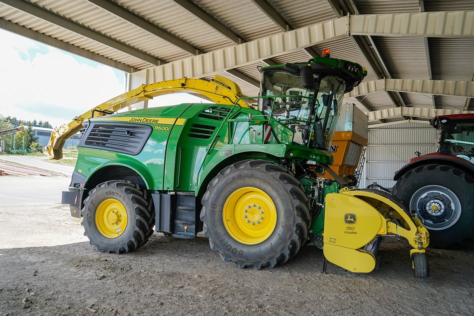 Sklízecí řezačka John Deere 9600i patří v podniku AGRO Kunčina mezi nejstěžejší stoje.