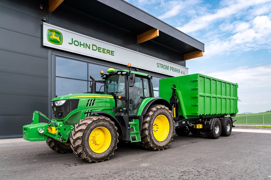 Traktor John Deere s hákovým nosičem Pronar T285/1