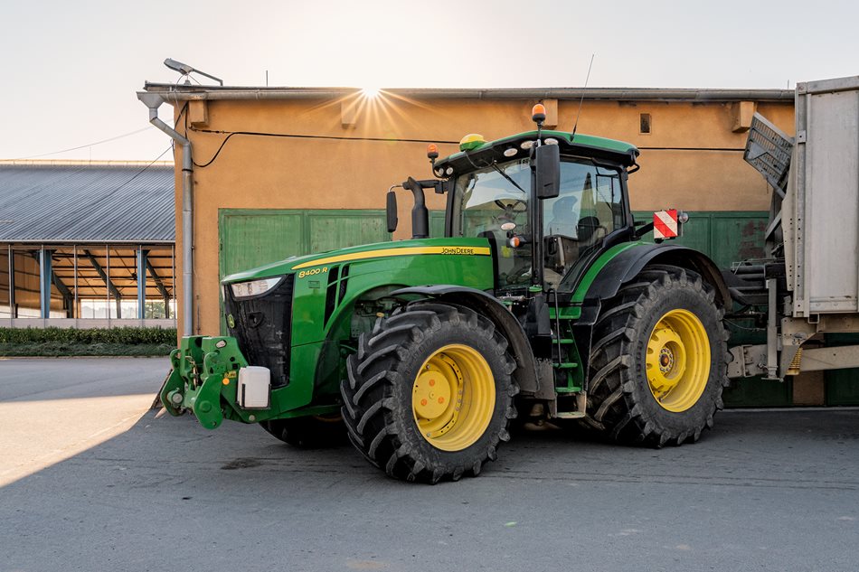 John-Deere-8400R-ZS-Ostretin_DSC3089.jpg