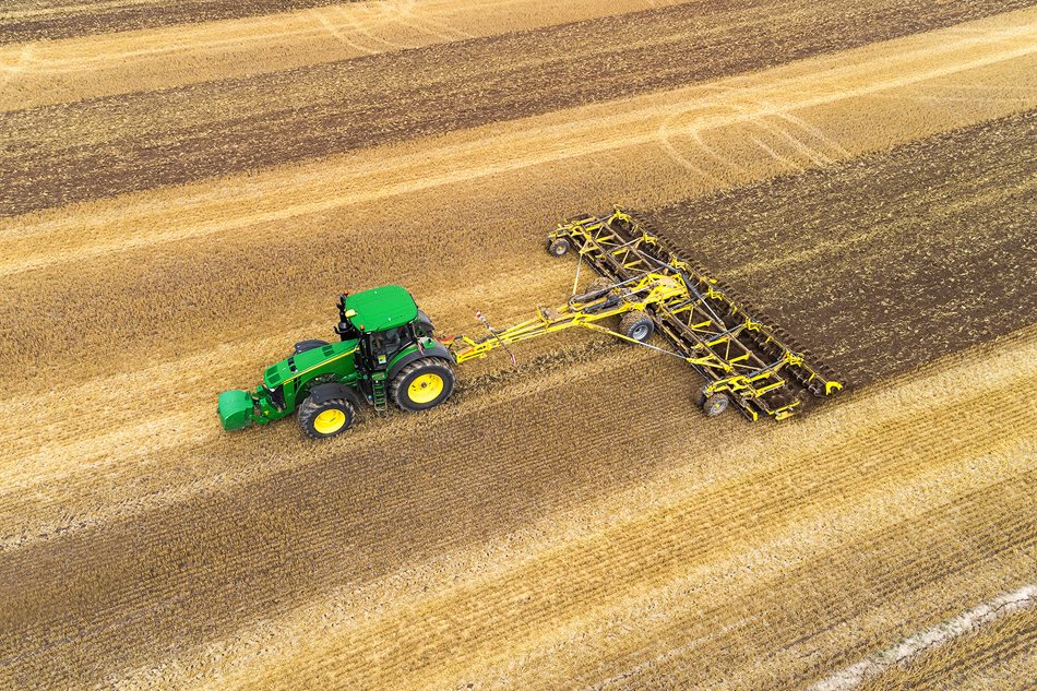 John-Deere-8400R-ZD-Vsestary_DJI_0024.jpg