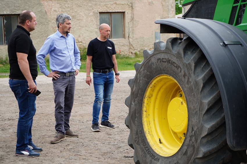 Na hodnocení testovací sady pneumatik Soil King VF se podílel zástupce Nokian Tyres Patrik Sznapka, náš vedoucí prodeje pneumatik Karel Hendrych a prodejce pneumatik Tomáš Tuček