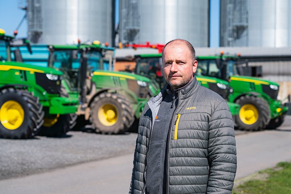 Mechanizátor Martin Vaculík s flotilou traktorů John Deere řady 6R