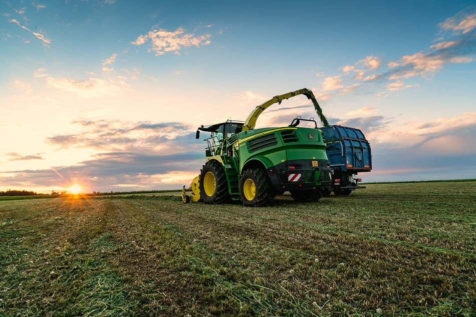 V ZAS Úžice, a.s. vyžívají také sklizňovou techniku John Deere