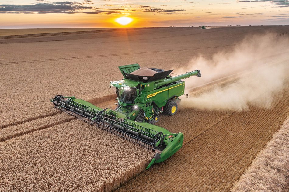 Sklízecí mlátičky John Deere S7 700 pohání motor JD9X o objemu 9 litrů, zatímco modely S7 800, S7 850 a S7 900 jsou poháněny motorem JD14X o objemu 13,6 litru