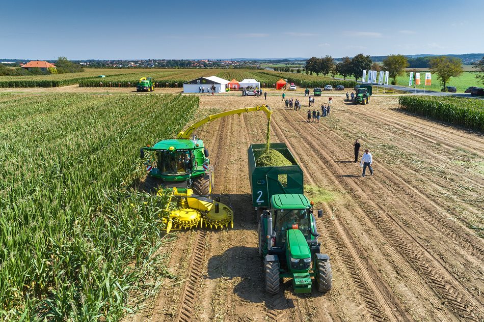 John-Deere-9600i-Jesenice_DJI_0317.jpg