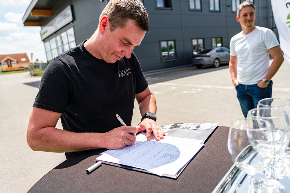 Společnost Rotez s.r.o. hospodaří na 910 hektarech v okolí Drahoraze u Kopidlna. Při výběru nové sklizňové techniky byl kladen důraz především na efektivitu práce, jednoduchost obsluhy a návaznost na precizní zemědělství.