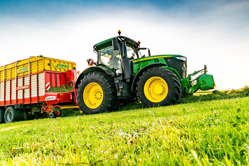 John-Deere-7250R-Bernartice_DSC8664.jpg