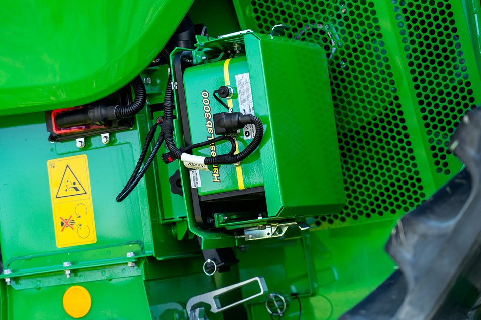 Sklízecí mlátička S7 800 je vybavená také NIR senzorem HarvestLab pro měření kvalitativních parametrů sklizeného zrna
