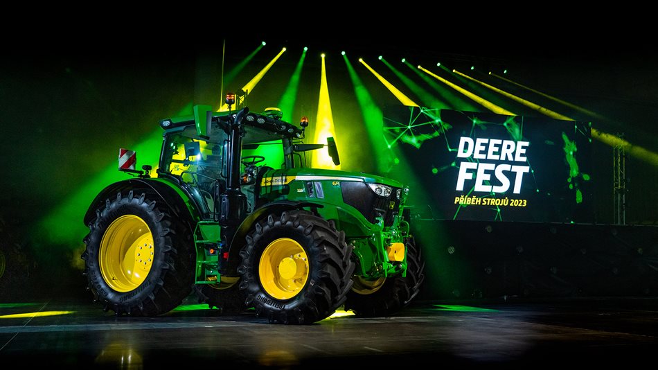 John-Deere-6R185-DeereFest_DSC9553.jpg