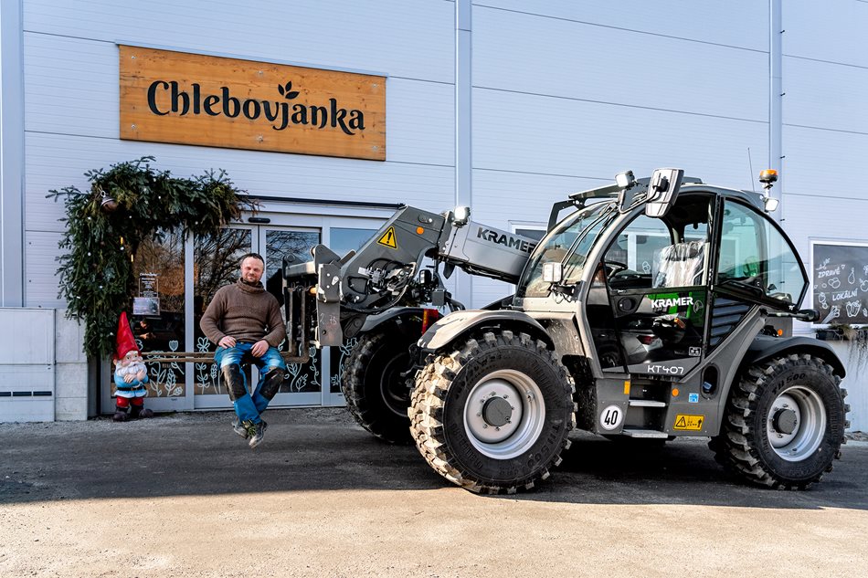 Manipulátor Kramer KT 407 Silver Edition našel využití na farmě Janečkových z Chlebovic na Frýdecko-Místecku