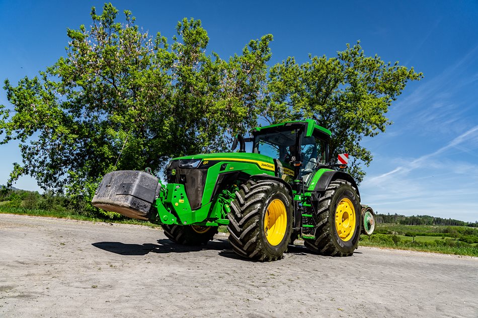 Nejnovější traktor 8R 410 s převodovkou eAutoPowr