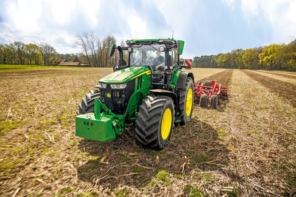 Řada 7R aktuálně nabízí pět modelů od 270 do 350 koní jmenovitého výkonu
