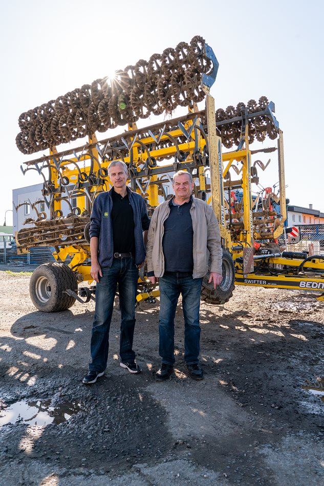 Petr Vokolek, obchodní zástupce STROM PRAHA a Ing. Jaroslav Zima, jednatel společnosti AGRO Zipal s.r.o.