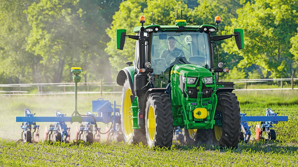 SF7000_Universal_Implement_Tractor.jpg