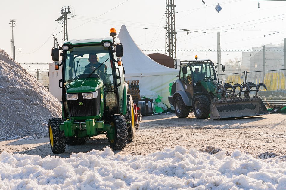 John-Deere-3038R_DSC1034.jpg