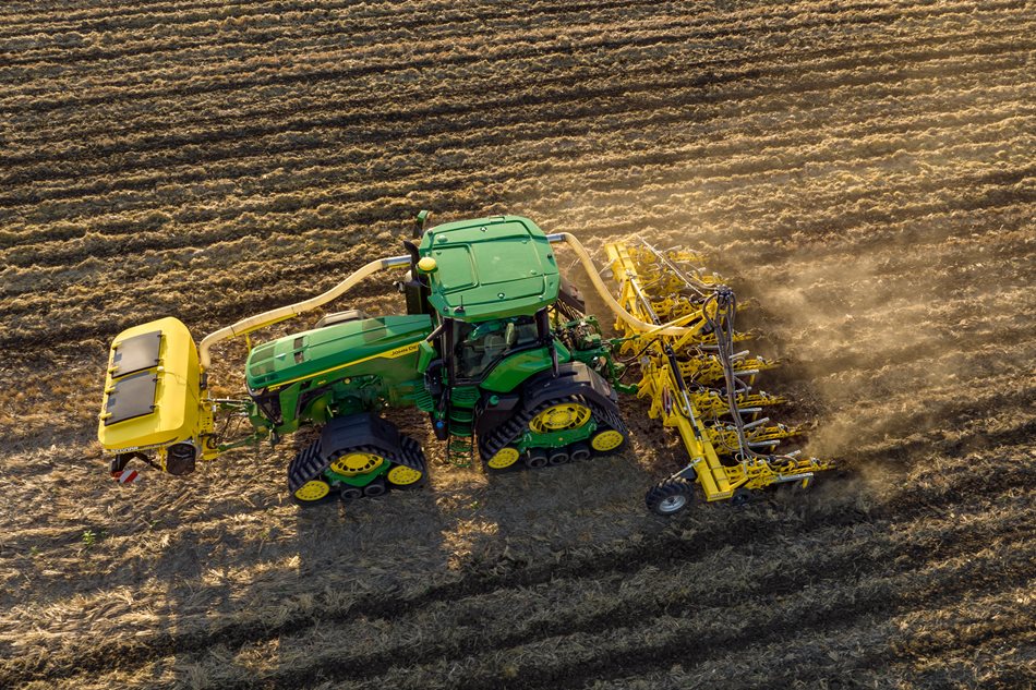 Kypřič BEDNAR StripMaster pro zpracování půdy technologií strip-till