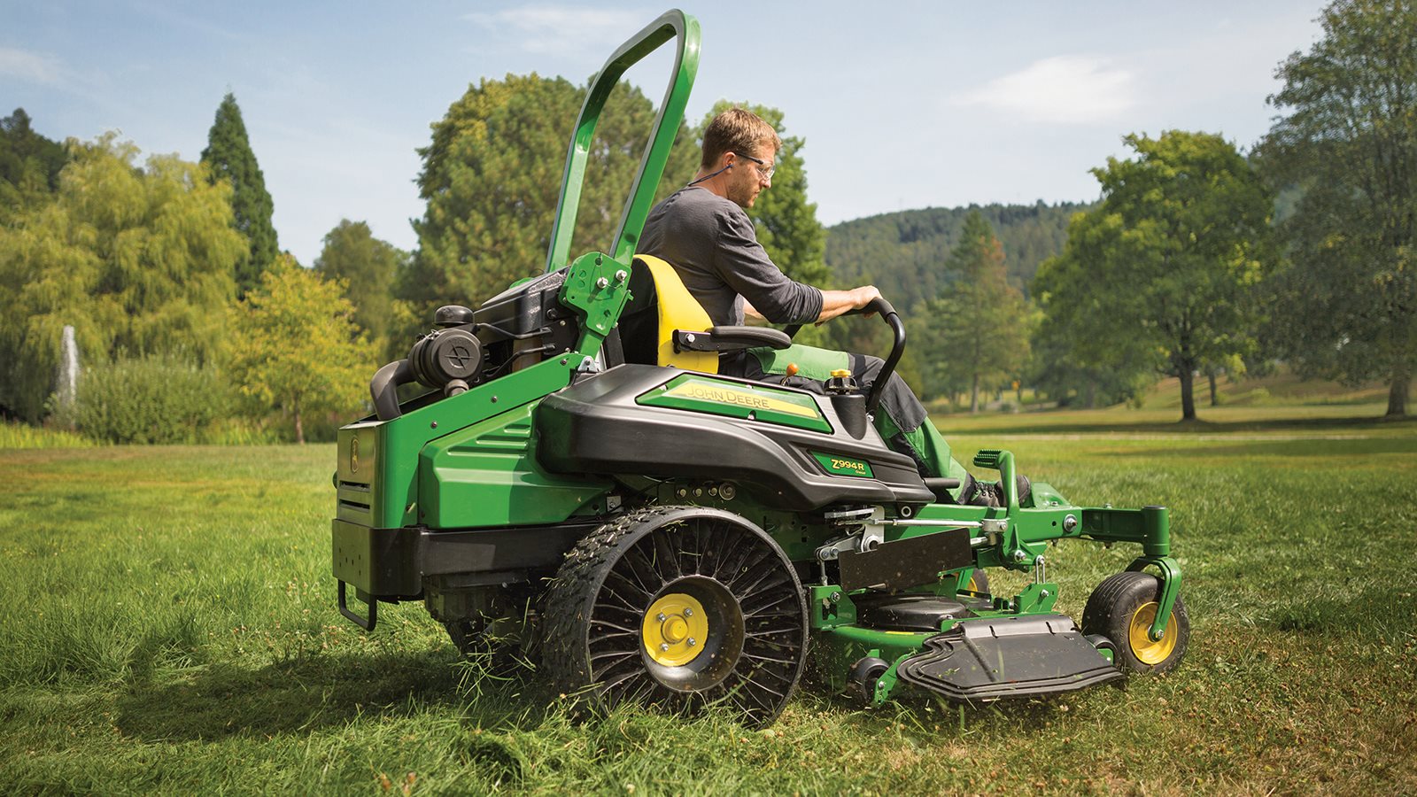 John-Deere-Ztrac-topimage.jpg