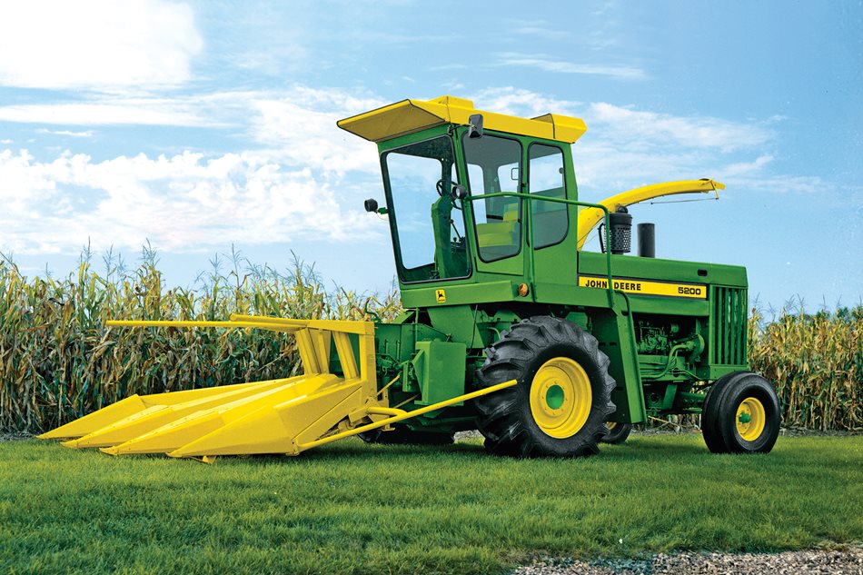 01-John-Deere-5200.jpg
