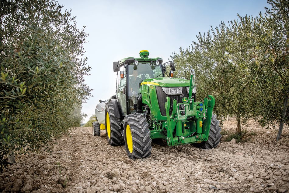 Již teď nás napadá jedno specificky české použití těchto silných a robustních traktorů s malou kabinou. Náš první předváděcí traktor řady 5120ML bychom chtěli prezentovat a vyzkoušet ve chmelnicích.