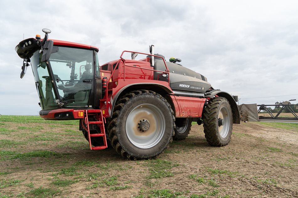 Navigační systém John Deere zaručuje přesné a spolehlivé vedení i na strojích jiných značek