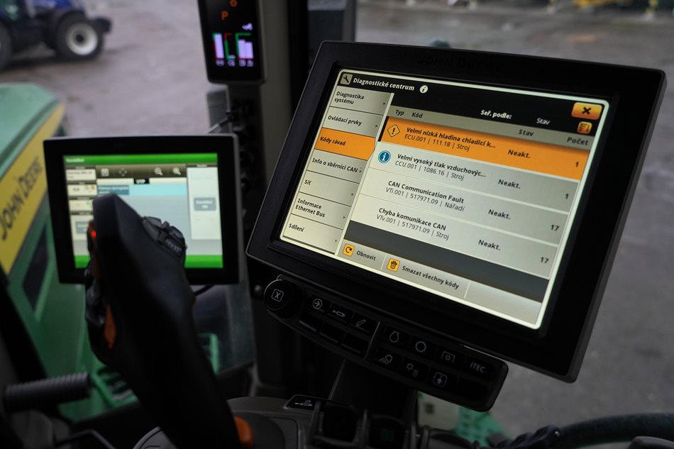 Pro servis i zákazníka je to obrovská výhoda. Díky tomu víme, kdy vyrazit na zásah a s jakými díly, a zákazník zároveň chápe, jaký problém jeho stroj hlásí.