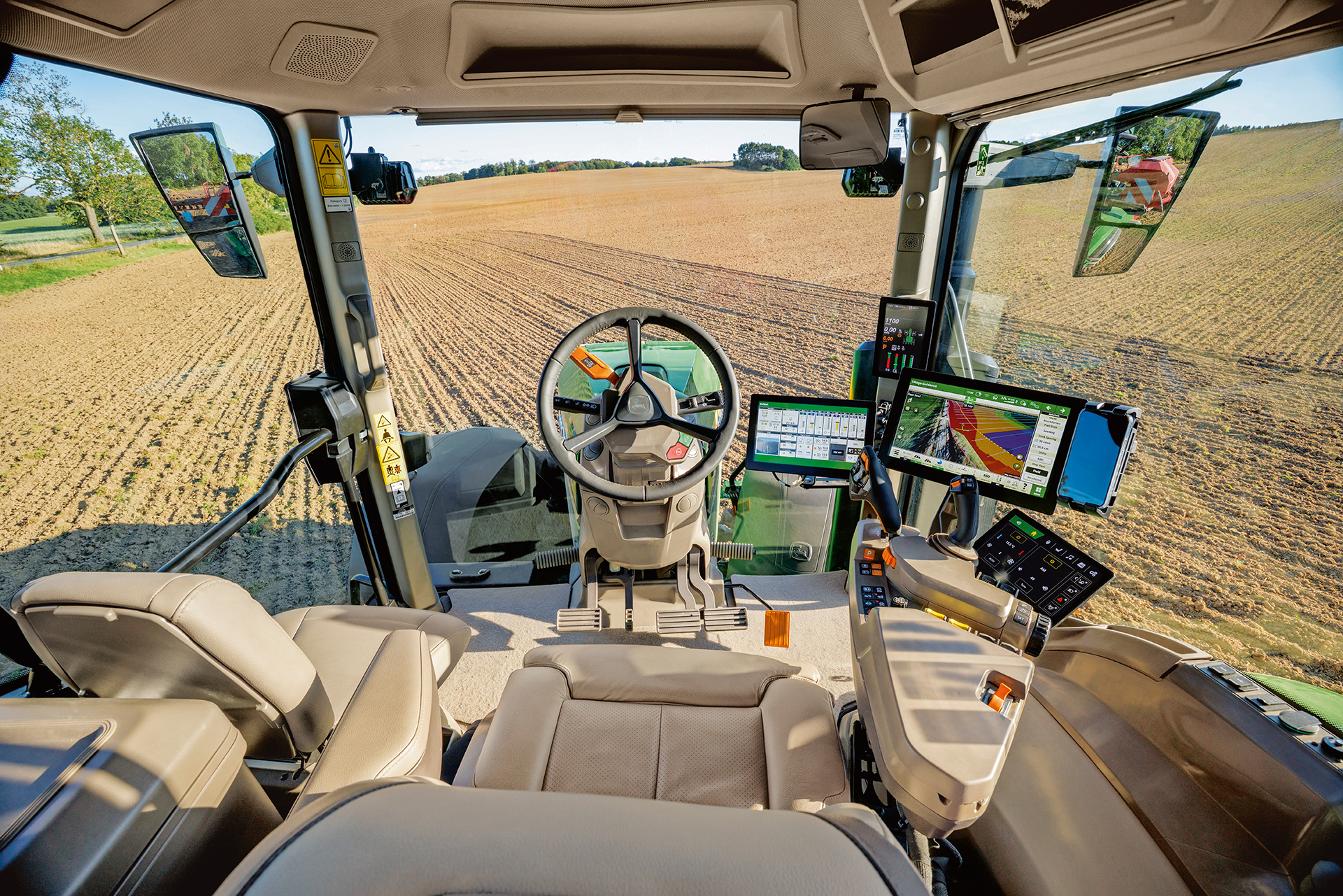 John Deere rozšiřuje řadu 8R a 8RX o nové modely s vysokým výkonem