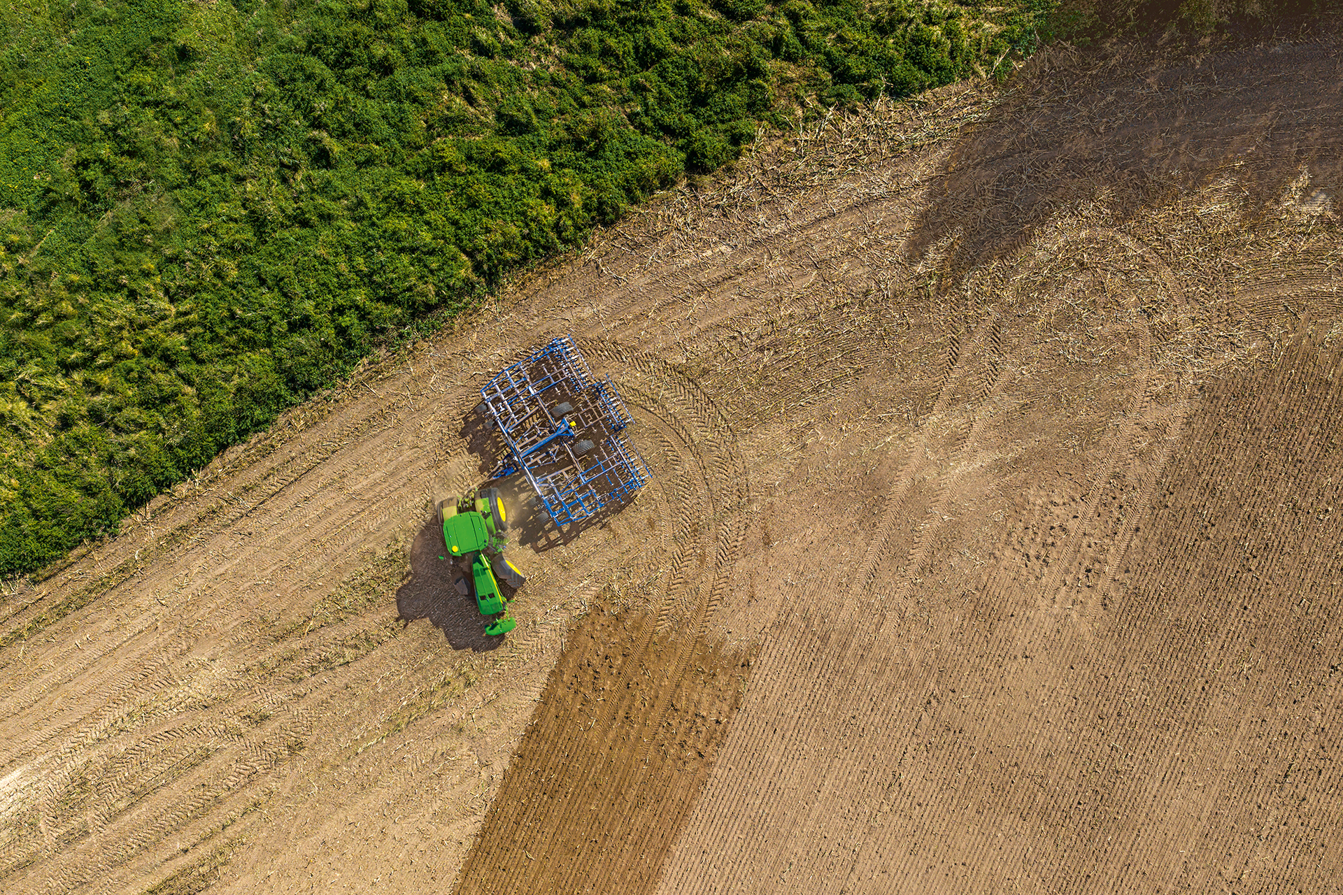 John Deere rozšiřuje řadu 8R a 8RX o nové modely s vysokým výkonem