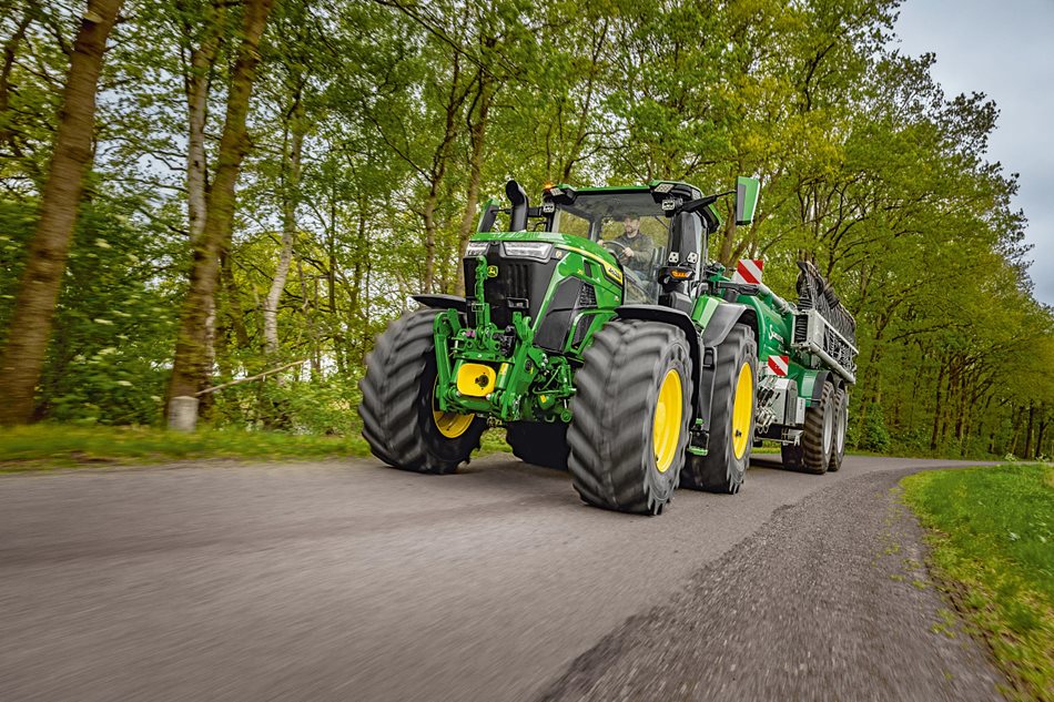 John-Deere-6R-MY2027-01.jpg John Deere modernizuje traktory 6R s dlouhým a extra dlouhým rámem