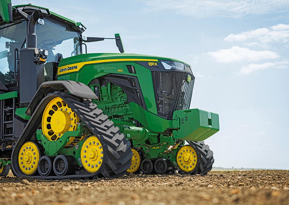 John Deere představuje modernizované traktory řad 8R, 8RT a 8RX ve výkonovém rozsahu 280–410 k