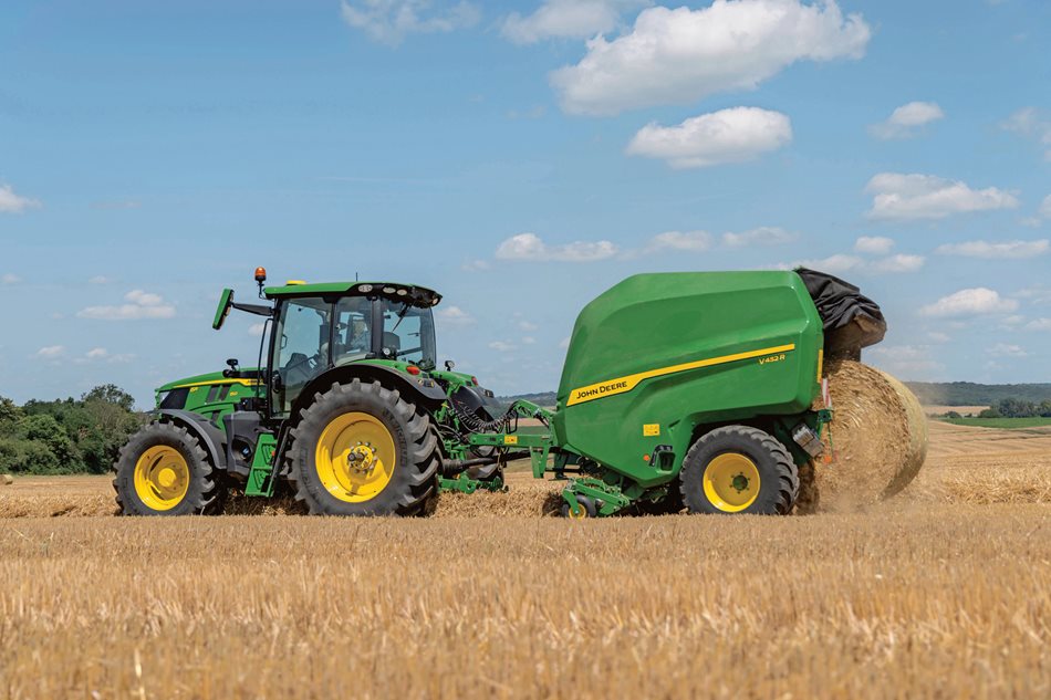 Lisy V452R/V462R mohou sledovat řádek a díky tomu optimalizovat tvar balíků, čímž je dosaženo zvýšení produktivity a minimalizace ztrát materiálu