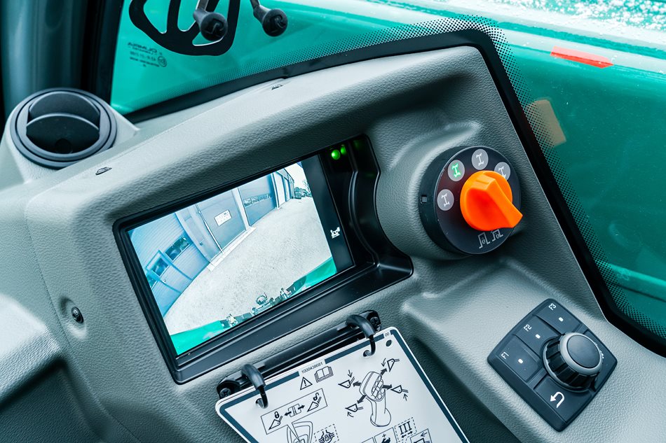 7″ displej v kabině