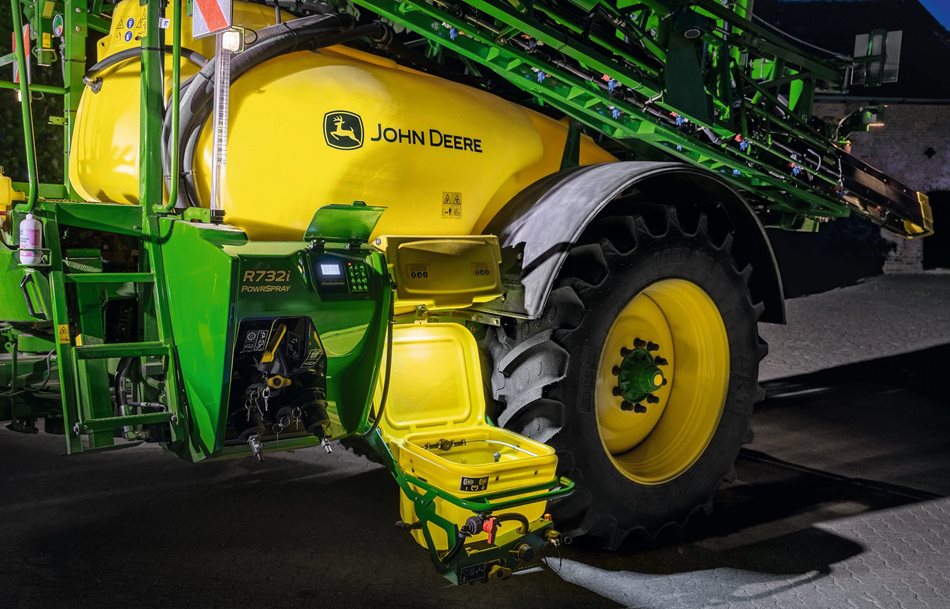 John-Deere-R700-4.jpeg