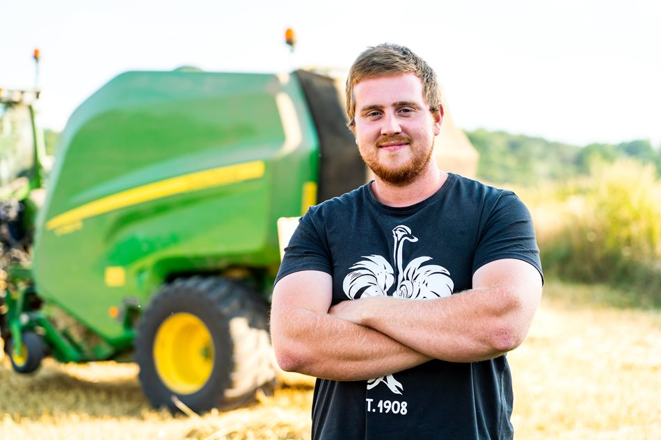 John-Deere-V451R-Tankovsky_DSC3667.jpg Janis Tankovský používá lis V451R od roku 2022