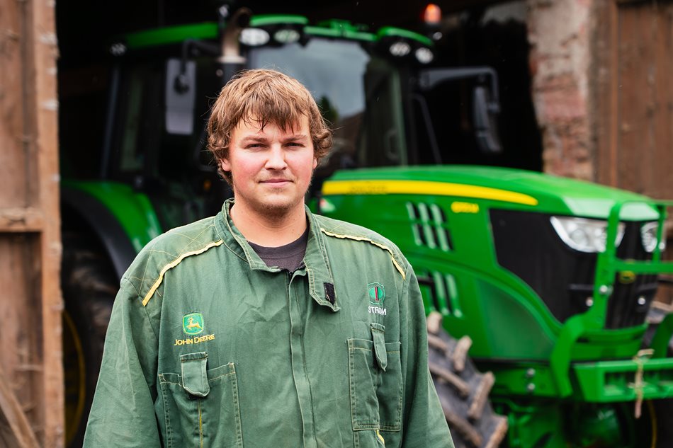 Jiří Pazdera hospodaří na výměře 35 hektarů a chová skot pleme Charolais a Limusine